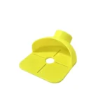 Recolector de polvo para taladro en color naranja, acoplado a una botella de plástico para la recolección de residuos mientras se perfora una pared