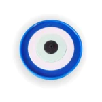 Porta sahumerio redondo impreso en 3D con el diseño del Ojo Turco en colores azul, blanco y celeste, con un sahumerio encendido.
